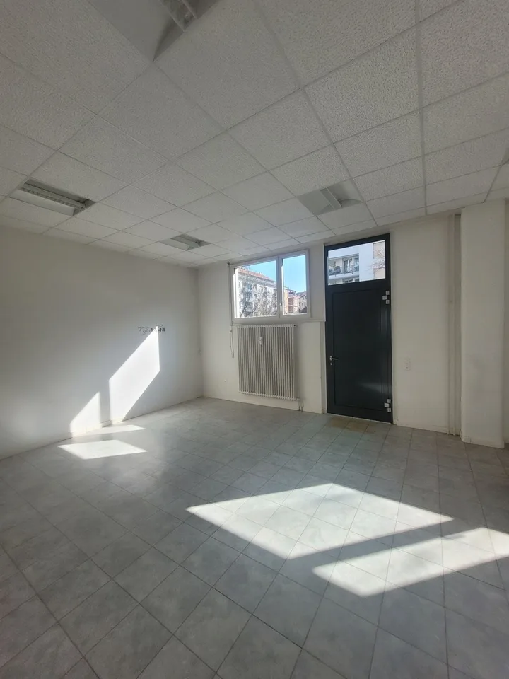 Attraktive Gewerbefläche im EG  ideal für Verkauf, Büro oder Showroom