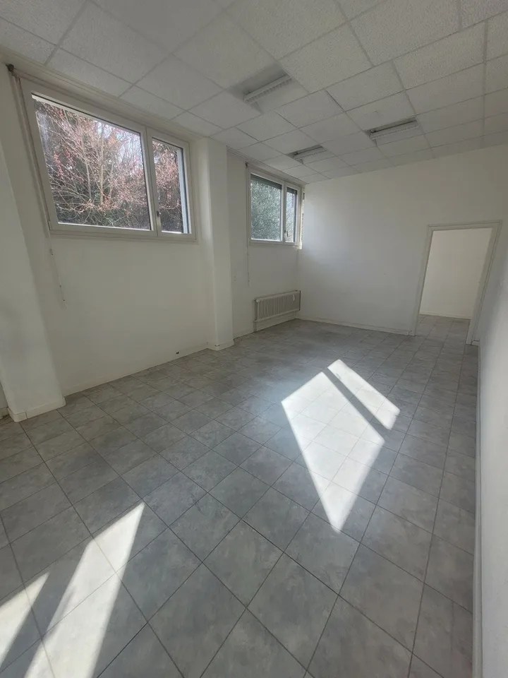 Attraktive Gewerbefläche im EG  ideal für Verkauf, Büro oder Showroom