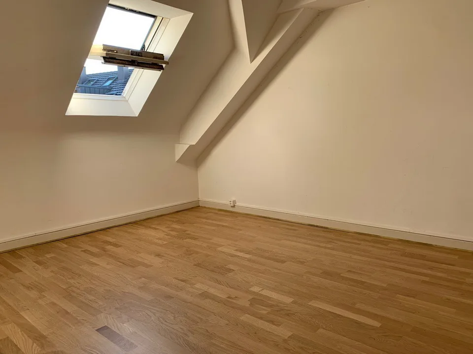Mansardenzimmer in Binningen zu vermieten