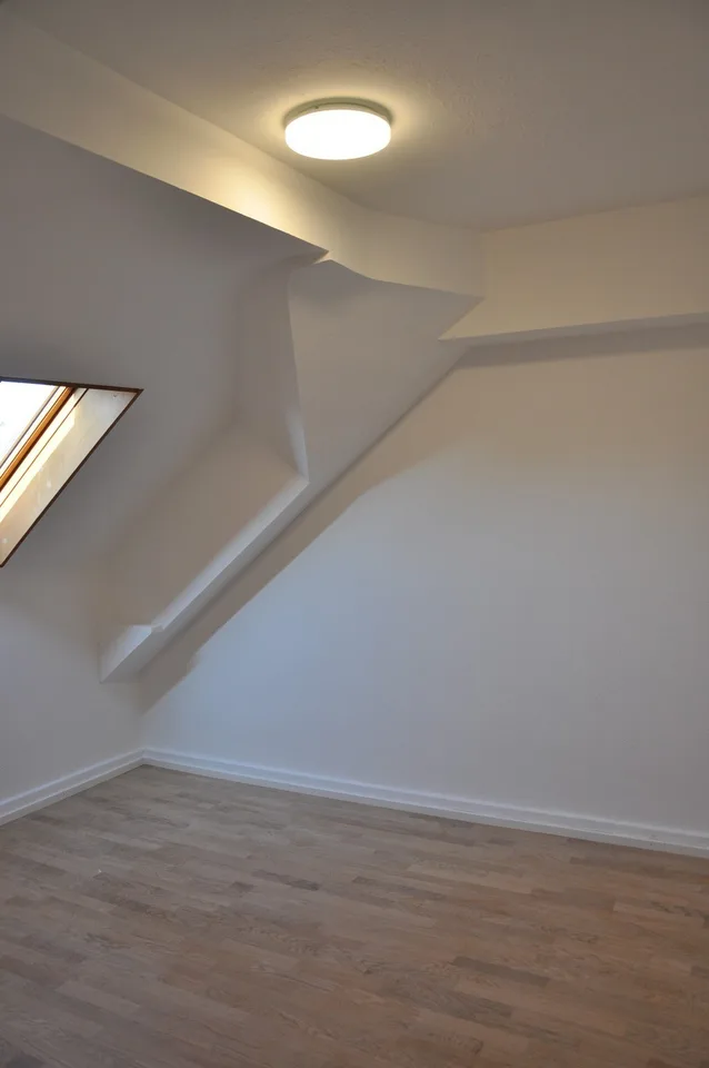 Mansardenzimmer in Binningen zu vermieten