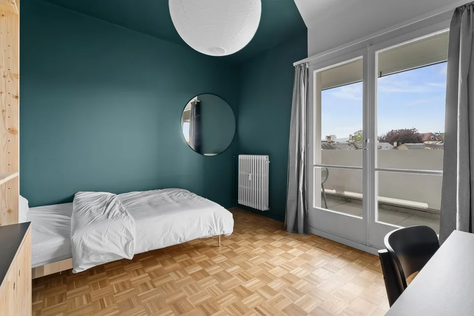 🏡 Zimmer in freundlicher 10er-WG nur für Frauen – ab August verfügbar