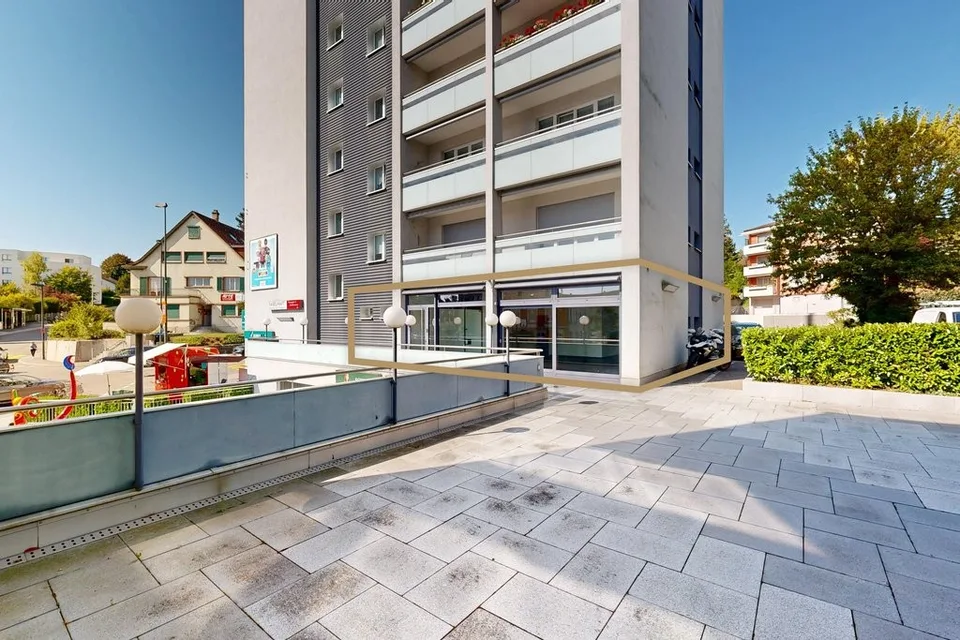 Attraktive Büro-/Ladenfläche im Erdgeschoss mit Terrasse und Lagerraum