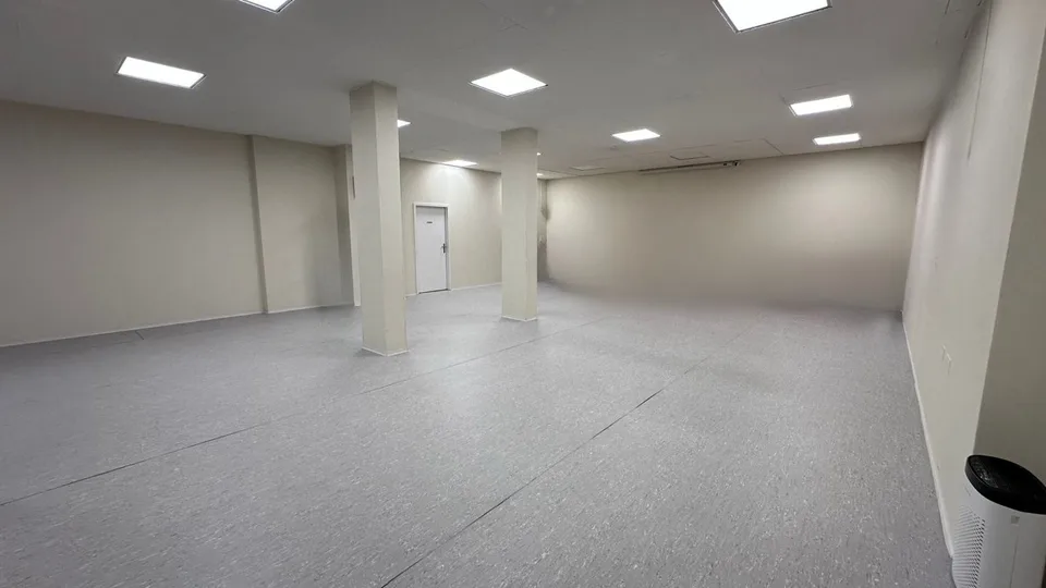 Grosszügige Büro/Atelier- und/oder Verkaufs-Räumlichkeiten am Wasgenring