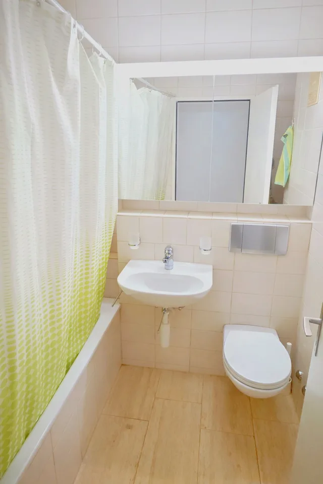 WG-Zimmer in möbilierter 3-Zimmer-Wohnung