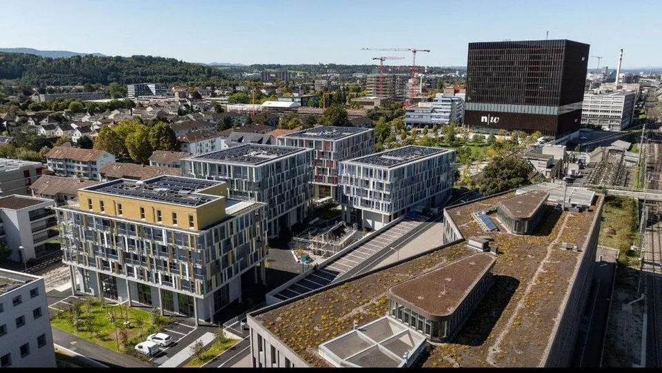 Einstellhallenplätze nähe Bahnhof & FHNW zu vermieten