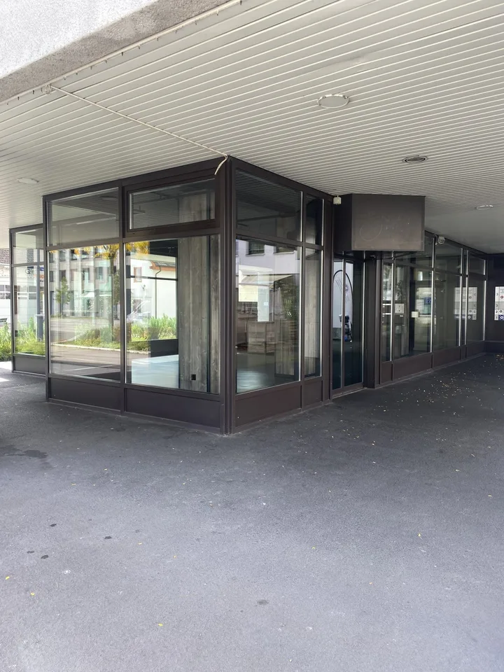 Ansprechendes Ladenlokal mit Lagerraum und Warenlift