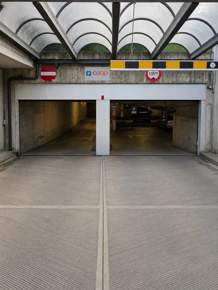 Geschützter Garagenplatz in Einstellhalle