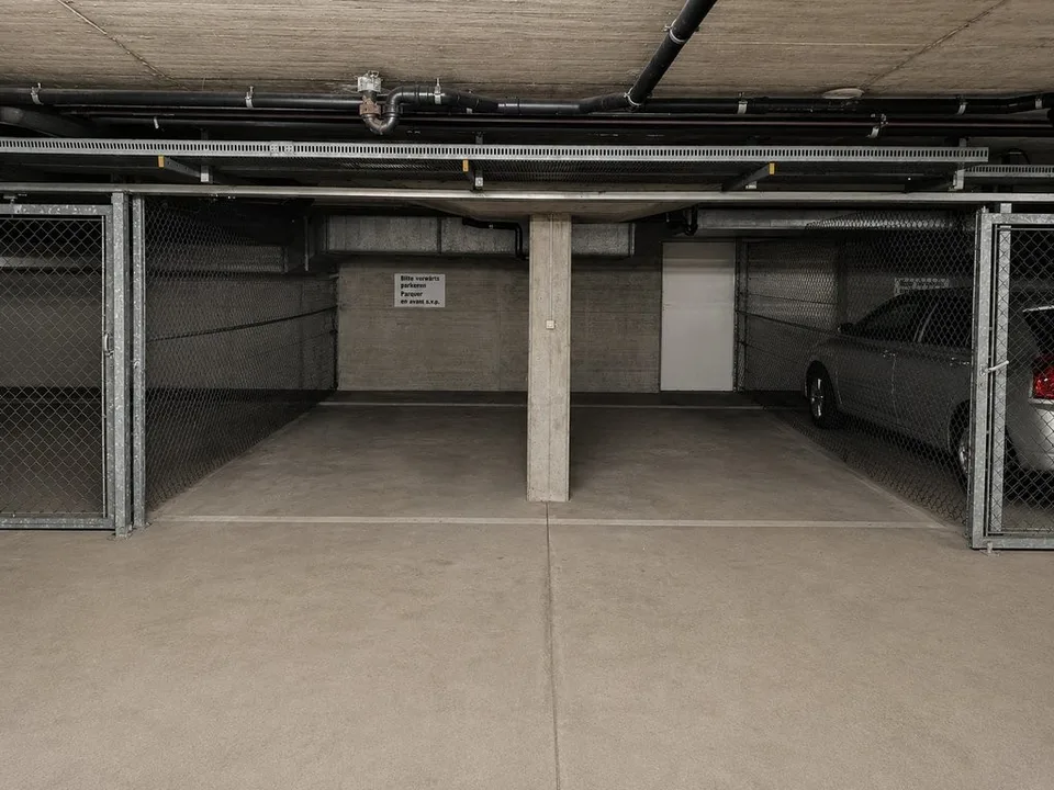 Geschützter Garagenplatz in Einstellhalle