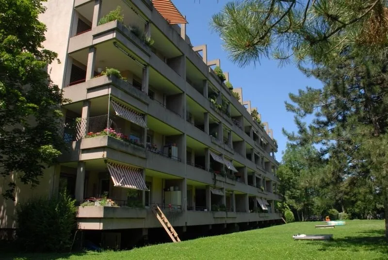 Auto-Einstellhallenplatz in Aesch BL