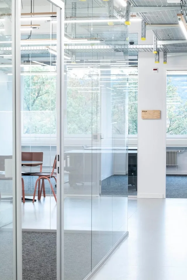 Vollausgestattete, flexible Laborflächen im Life-Science Hub Reinach