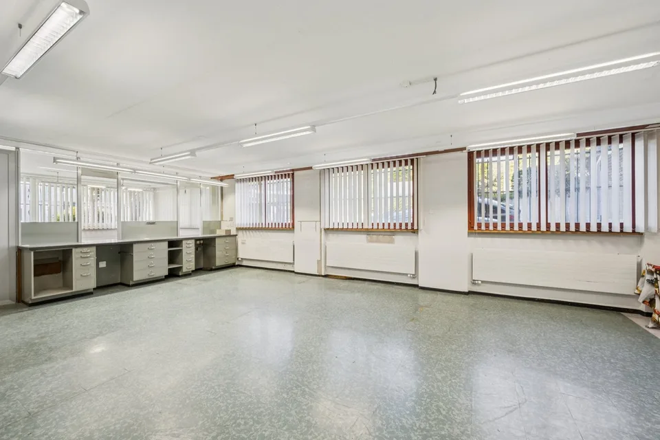 Spacieux bureaux à louer à Develier – photo 9 sur 12