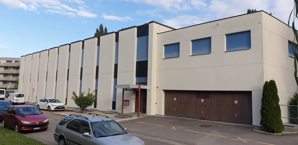 Grandes surfaces de bureaux dans un immeuble calme et bien situé