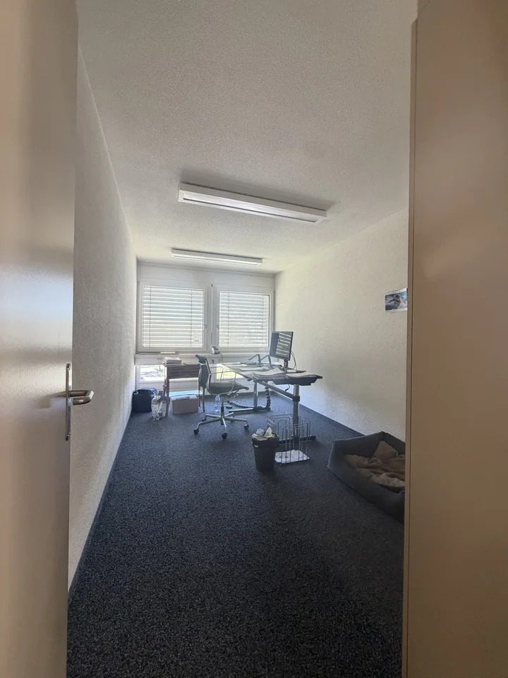 Wir vermieten attraktive und praktische Büroräumlichkeiten in Gümligen. – Foto 7 von 17
