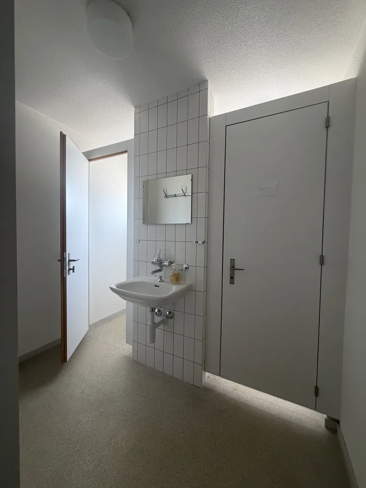 Wir vermieten attraktive und praktische Büroräumlichkeiten in Gümligen. – Foto 14 von 17