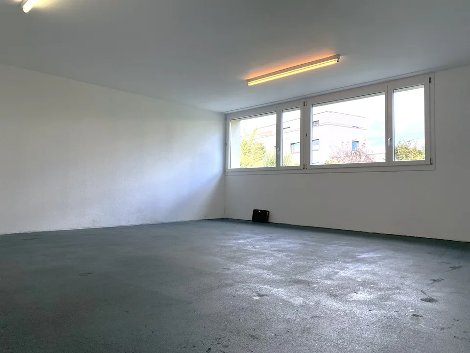 Heller Lagerraum / Atelier zu vermieten in Ettiswil