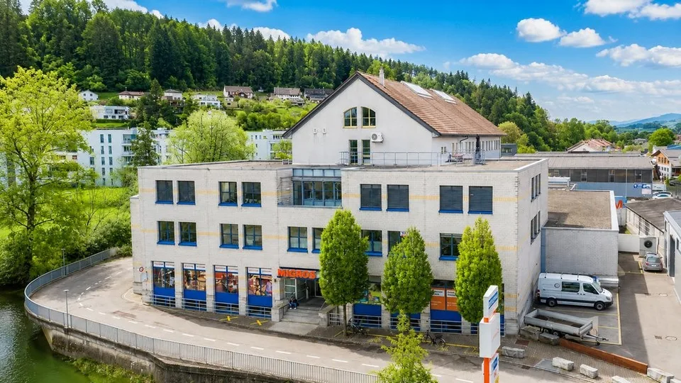 VIELSEITIGER GEWERBERAUM - IDEAL FÜR PRAXIS, MASSAGE ODER BÜRO