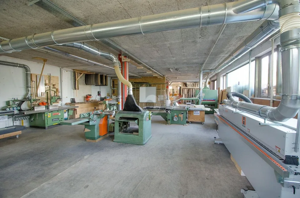 WERKSTATT MIT DIREKTER ZUFAHRT UND SPEDITIONSRAMPE