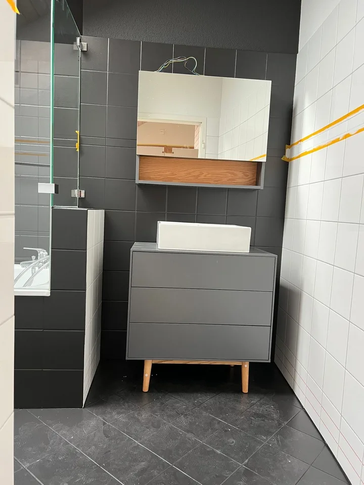 Frisch renovierte 2.5 Zi. Dachwohnungen 65m2 mit herrlicher Aussicht - Mitten im Dorf!