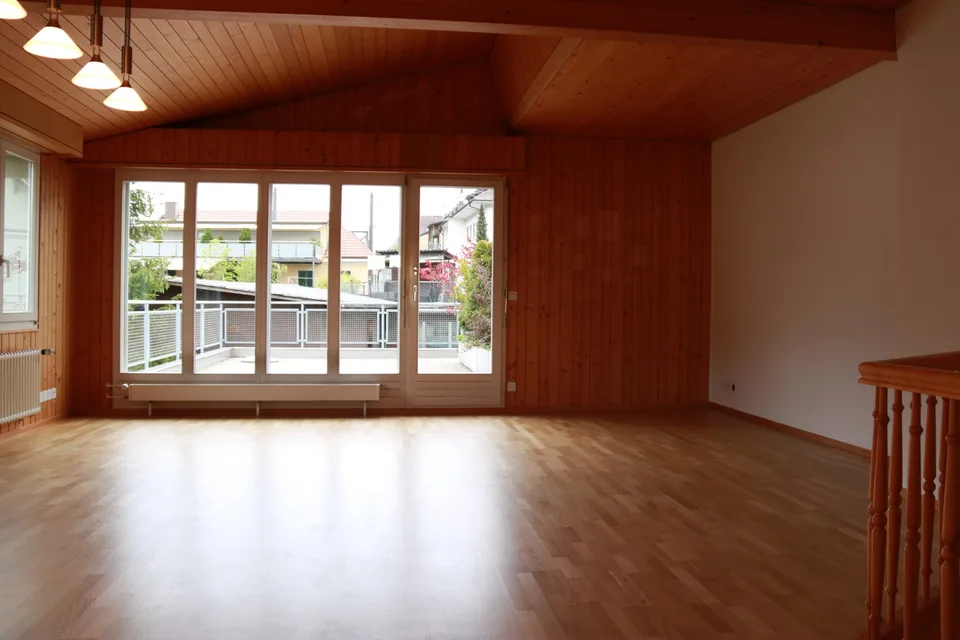 Helle 5½-Zimmer-Maisonette-Wohnung mit 146 m² an zentraler und ruhiger Lage in Huttwil
