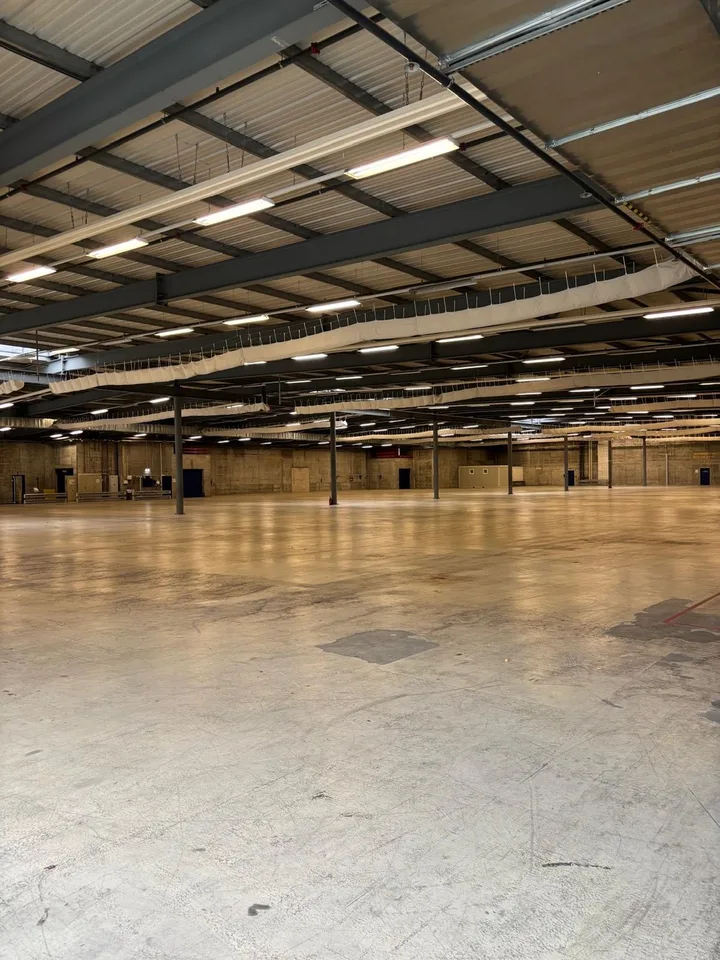 Exklusive Industriehalle (1. OG) mit integrierten Büroräumen in Neuendorf SO