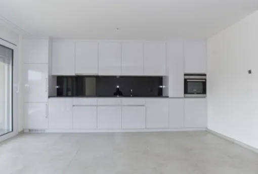 Moderne 2.5-Zimmer-Wohnung mit Panoramablick auf See und Berge