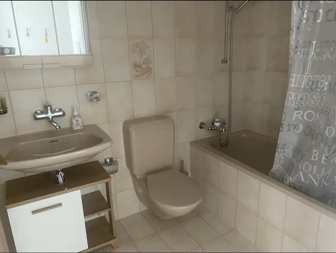 2 1/2 Zimmerwohnung mit eigene Garten ab 1.7. 2026