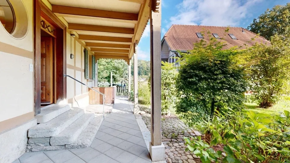 Grosszügige 8.5-Zimmer-Wohnung mit direktem Zugang zum Gewölbekeller