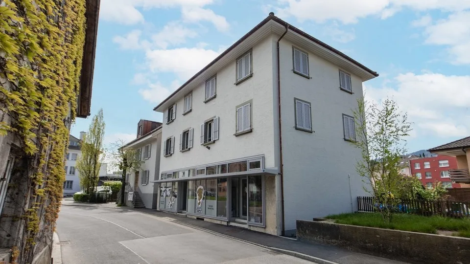 RAUM FÜR IHRE ERFOLGSGESCHICHTE IN REINACH AG