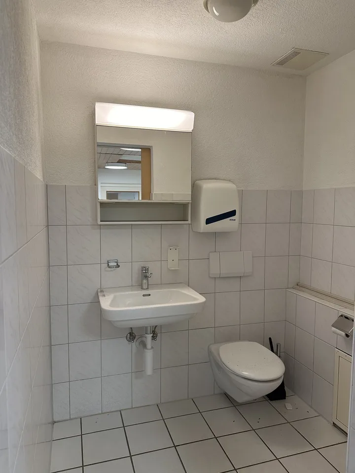 Ladenfläche mit Lager/Büromöglichkeiten