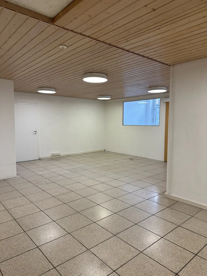 Ladenfläche mit Lager/Büromöglichkeiten