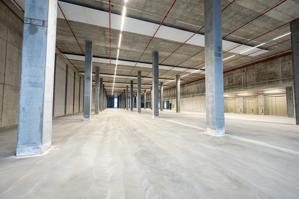 Moderne Lager oder Gewerbefläche an zentraler Lage