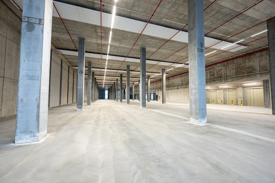 Moderne Lager oder Gewerbefläche an zentraler Lage