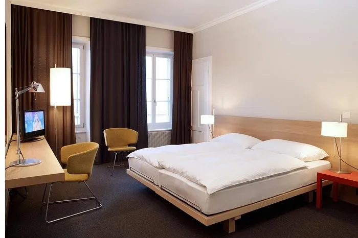 Langzeitzimmer ab Juli für Pendler im Zentrum vom Zentrum unterzuvermieten (Übernahme möglich)