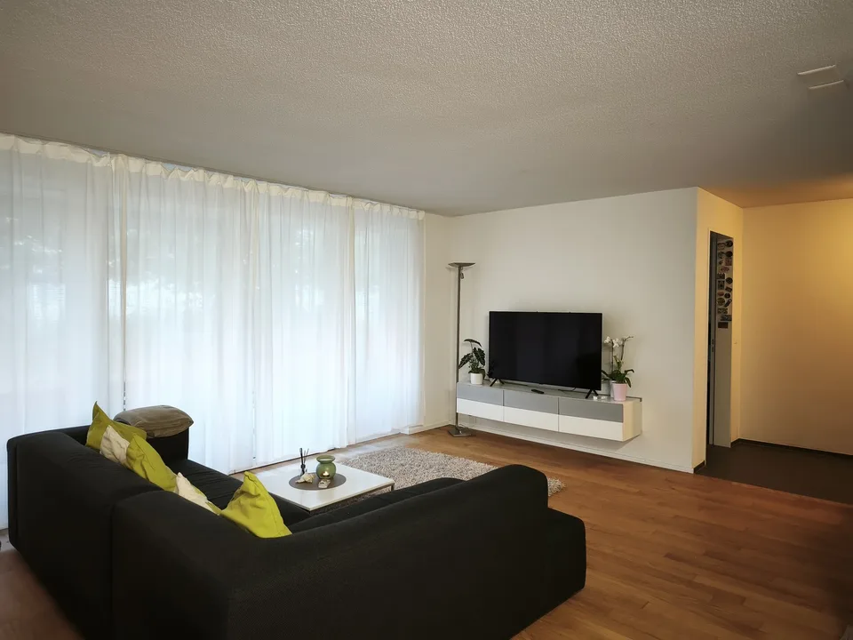 Moderne 2.5 Zimmerwohnung in ruhiger Lage & Top-Anbindung