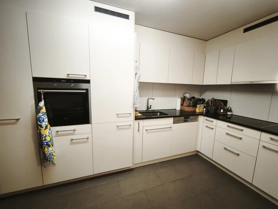 Moderne 2.5 Zimmerwohnung in ruhiger Lage & Top-Anbindung