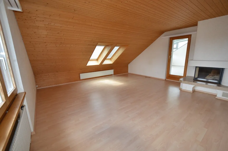 4.5 Zimmer Dachgeschoss-Wohnung mit Wintergarten, 160m2 komfortables Wohnen