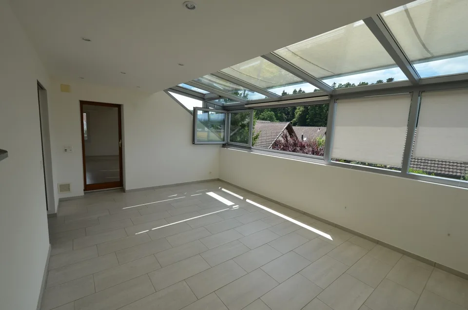 4.5 Zimmer Dachgeschoss-Wohnung mit Wintergarten, 160m2 komfortables Wohnen