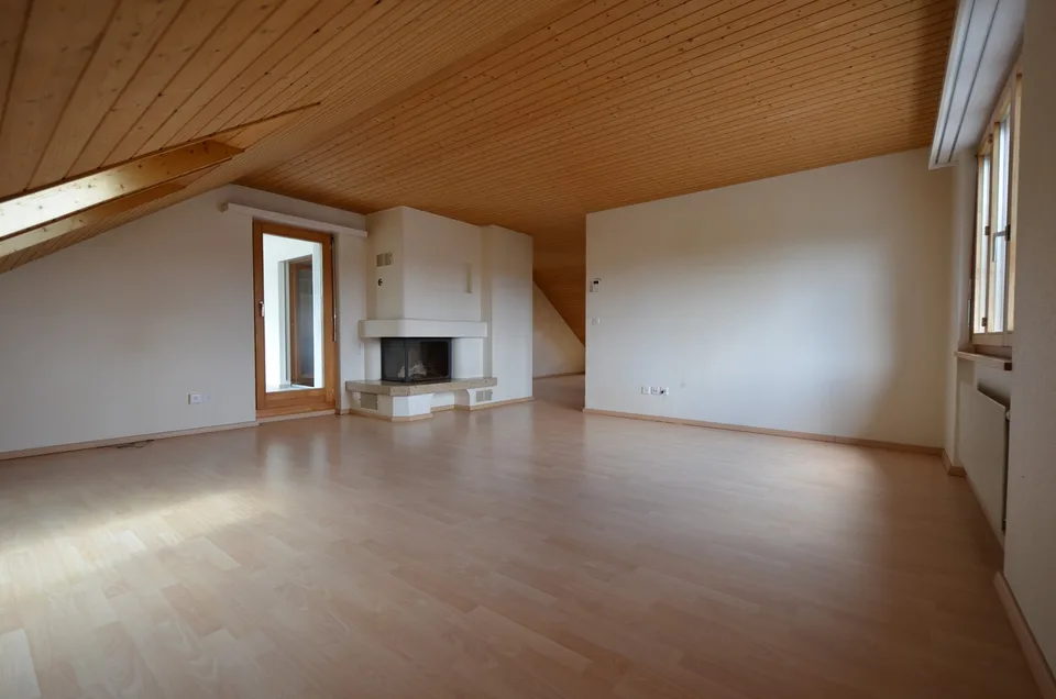 4.5 Zimmer Dachgeschoss-Wohnung mit Wintergarten, 160m2 komfortables Wohnen