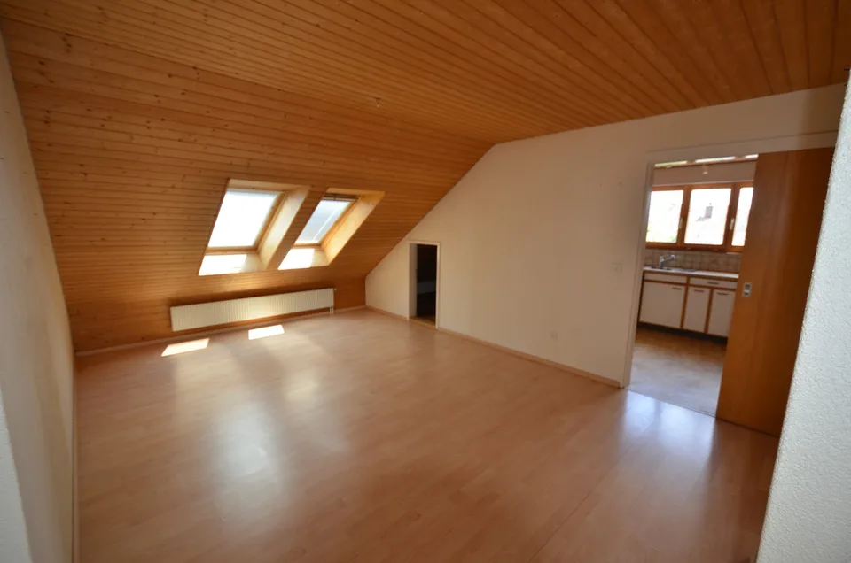 4.5 Zimmer Dachgeschoss-Wohnung mit Wintergarten, 160m2 komfortables Wohnen