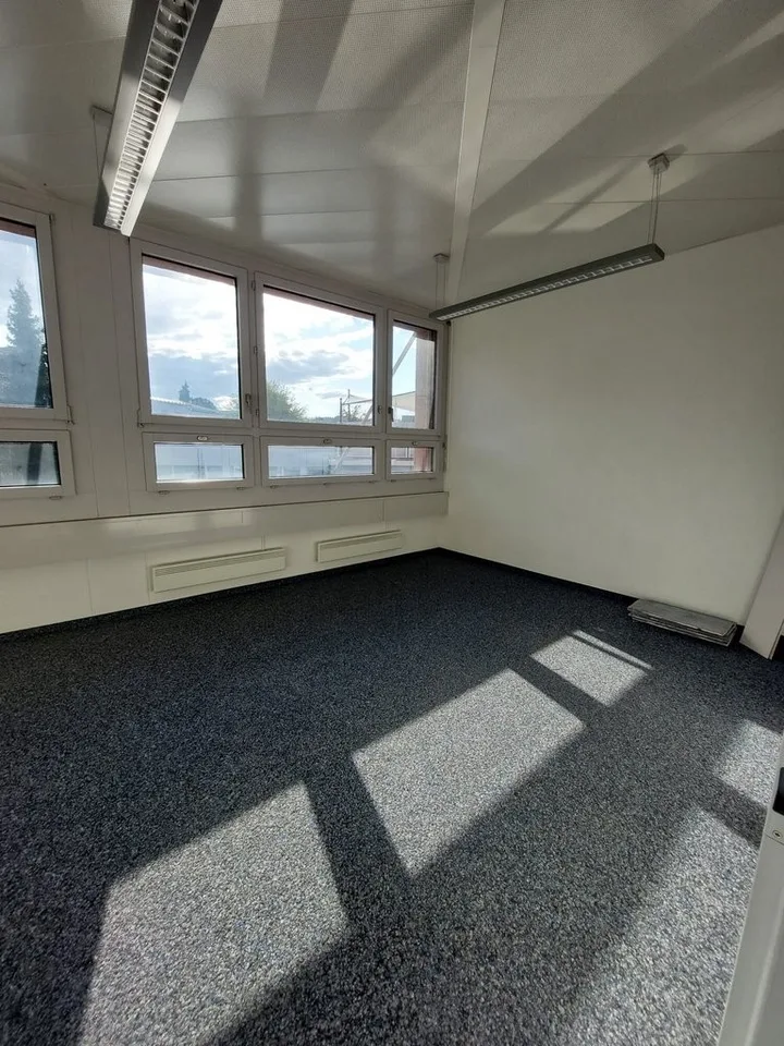 Helle und zentrale Bürofläche in Huttwil zu vermieten