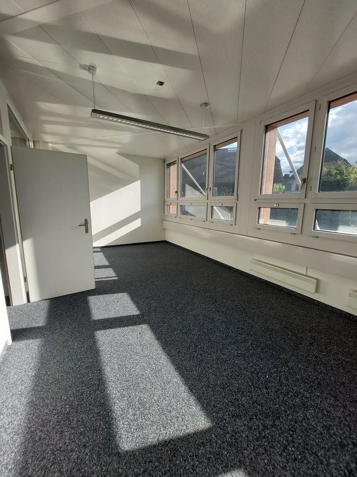 Helle und zentrale Bürofläche in Huttwil zu vermieten