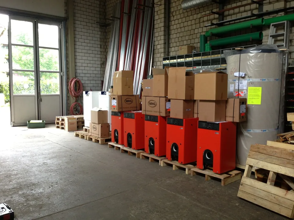 Gewerbehalle mit Büro
