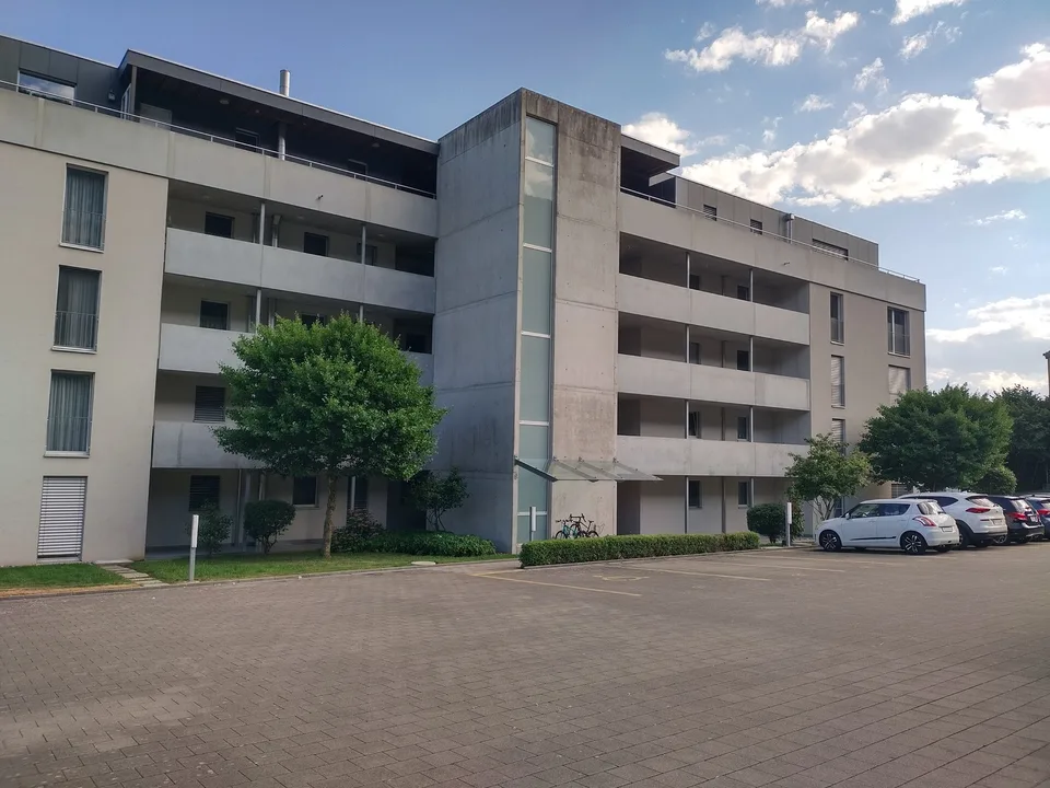 Zum Verkaufen 3.5 Zimmer. Gartenwohnung mit grosser Terrasse Bj.2010