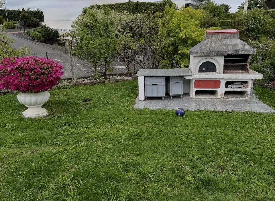Zimmer möbliert zu vermieten ( Haus mit Garten )