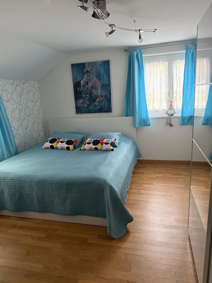 Zimmer möbliert zu vermieten ( Haus mit Garten )