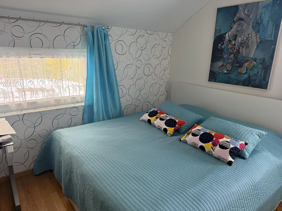 Zimmer möbliert zu vermieten ( Haus mit Garten )