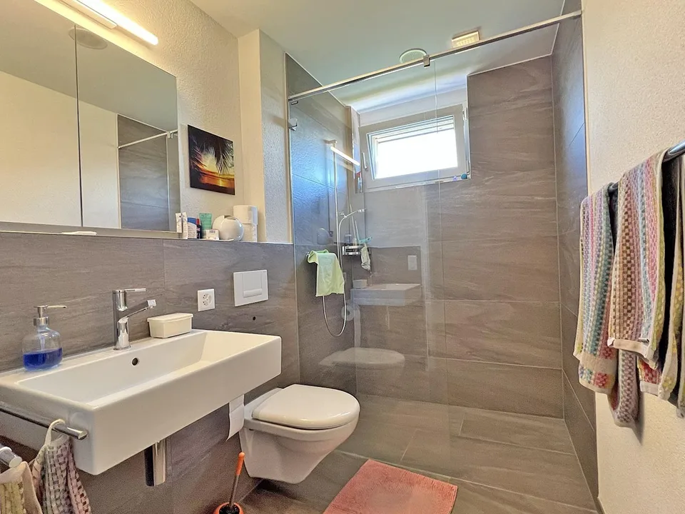 Modernes Wohnen mit Minergie-Komfort, grosszügigem Grundriss und idealer Lage – foto 7 di 16