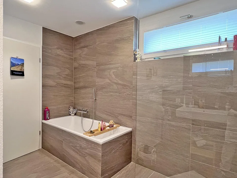 Abitare moderno con comfort Minergie, piano spazioso e posizione ideale