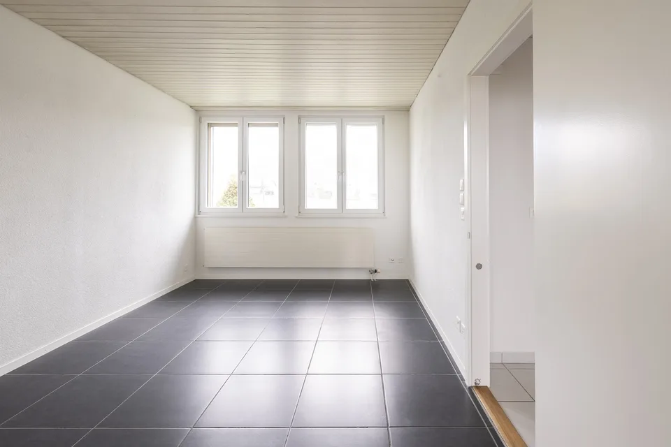 Frisch renovierte 2.5-Zimmer-Wohnung mit Balkon in Arch