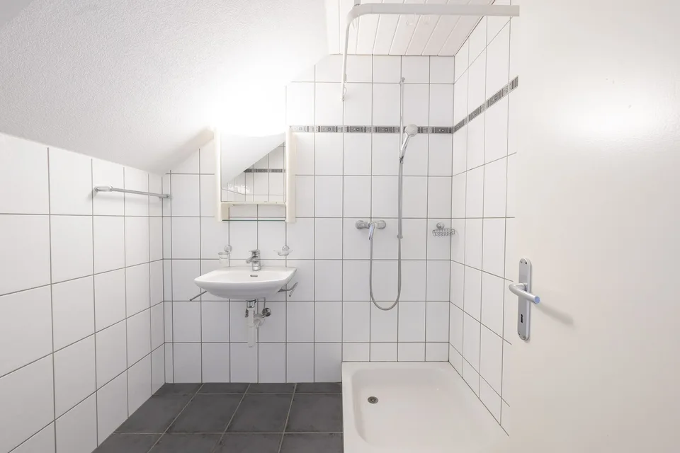 Frisch renovierte 2.5-Zimmer-Wohnung mit Balkon in Arch